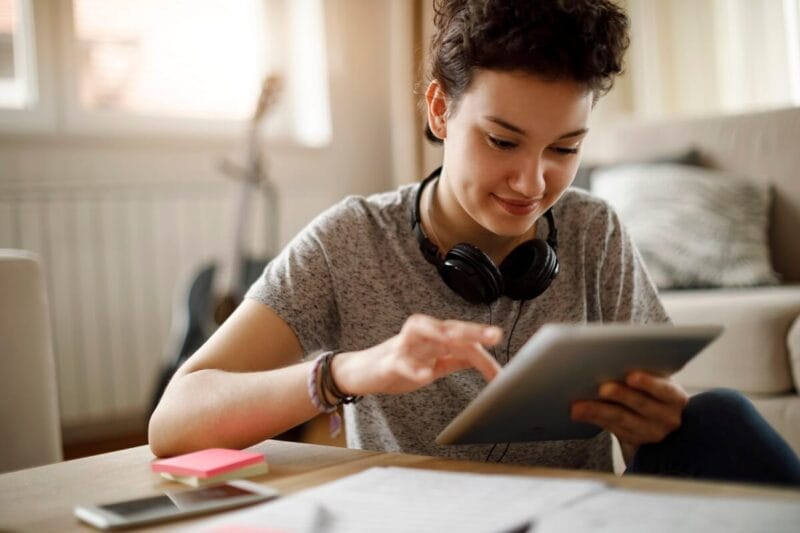 Il digitale è oggi al centro delle vite dei ragazzi